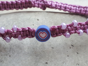 Pulsera macramé rosa con corazón