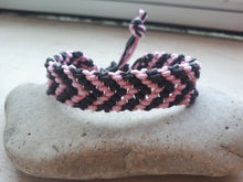 Cargar imagen en el visor de la galería, Pulsera hilo encerado rosa y marrón
