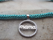 Cargar imagen en el visor de la galería, Collar Mama de plata en nylon verde macramé
