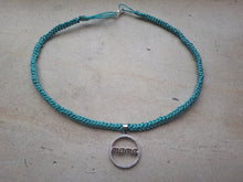 Cargar imagen en el visor de la galería, Collar Mama de plata en nylon verde macramé
