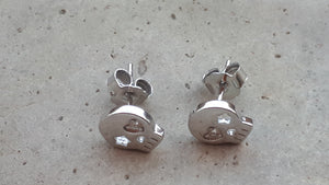 Pendientes calavera de plata rodiada con zirconita