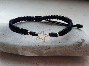 Pulsera macramé negra con estrella de plata bañada en oro