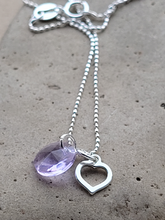 Cargar imagen en el visor de la galería, Collar de plata con corazón y cristal malva
